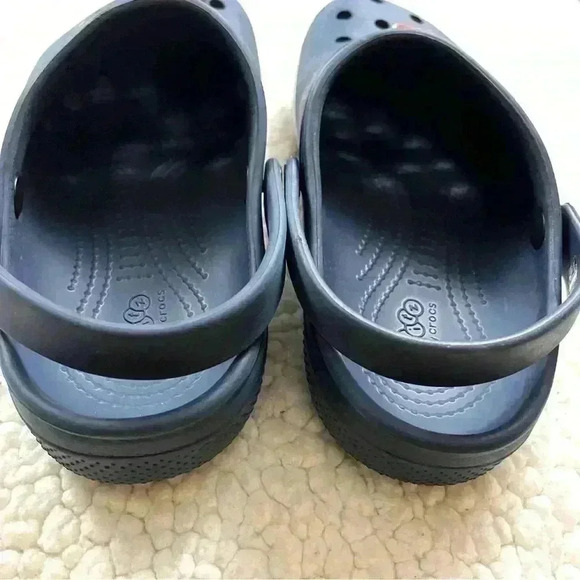 Jibbitz CROCS Kilby Navy W/ Blue/White Stripe Clog W/ Disney Jibbitz W9/M7 - Picture 9 of 12